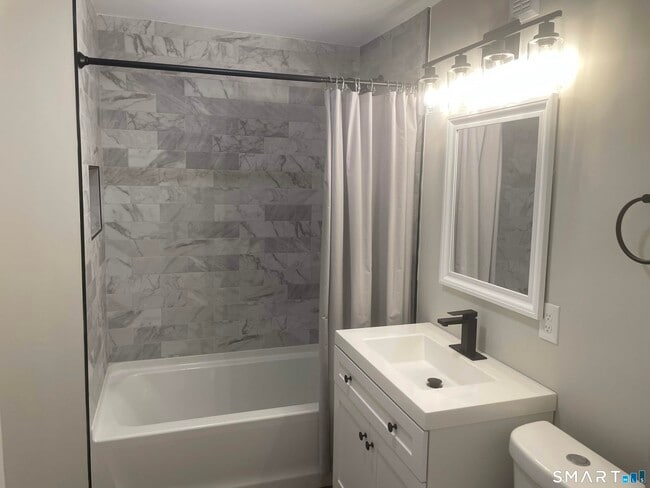 Building Photo - 82 Windsor St