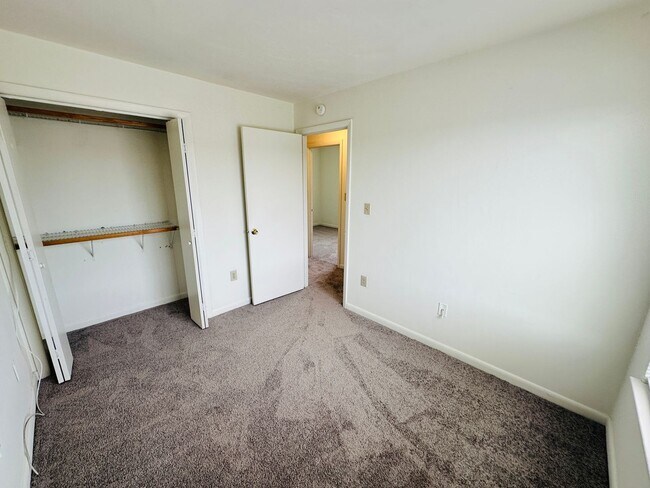 Building Photo - 1205L University Terrace