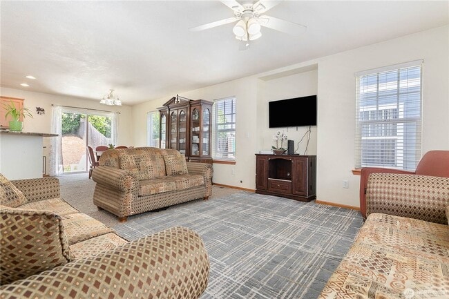 Building Photo - Beautiful Three Bedroom House in Lynden For Rent