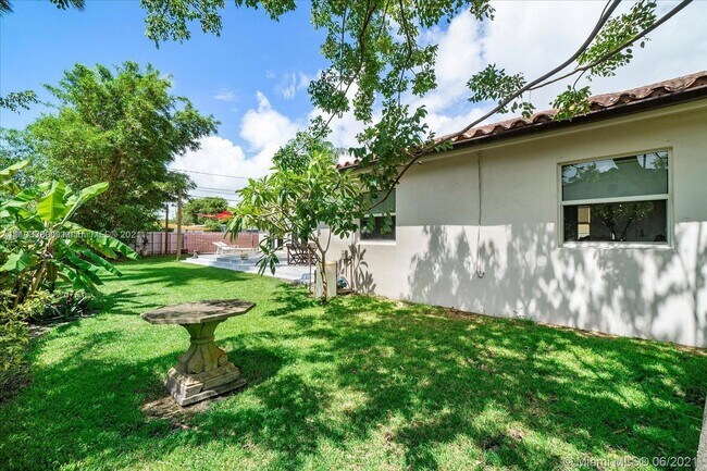 Building Photo - 1622 Mayo St