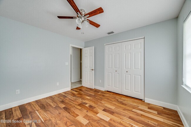 Building Photo - 212 3rd Ave