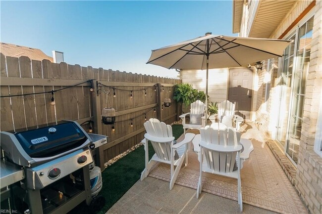 Building Photo - 2000 Picardy Ct