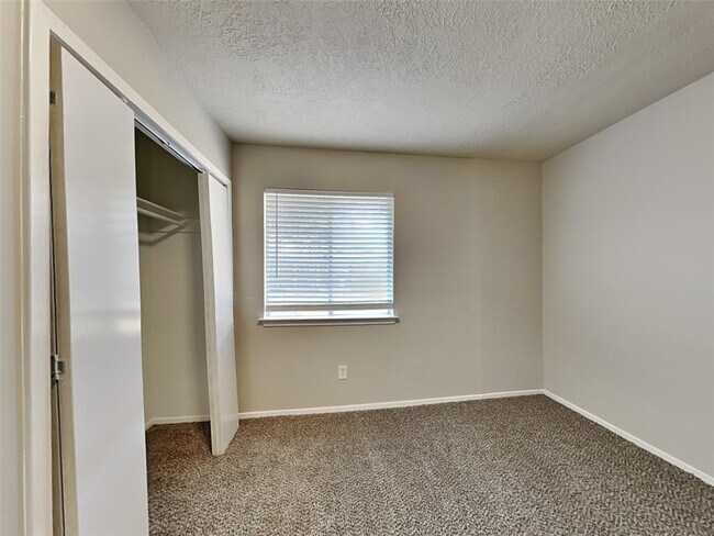 Building Photo - 4823 Ingleside Ct
