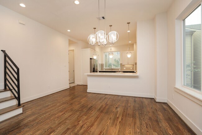 Building Photo - 1537 W 24th St