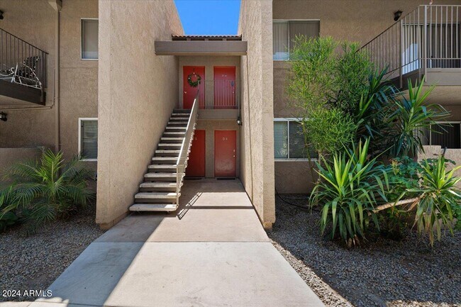 Primary Photo - 5525 E Thomas Rd