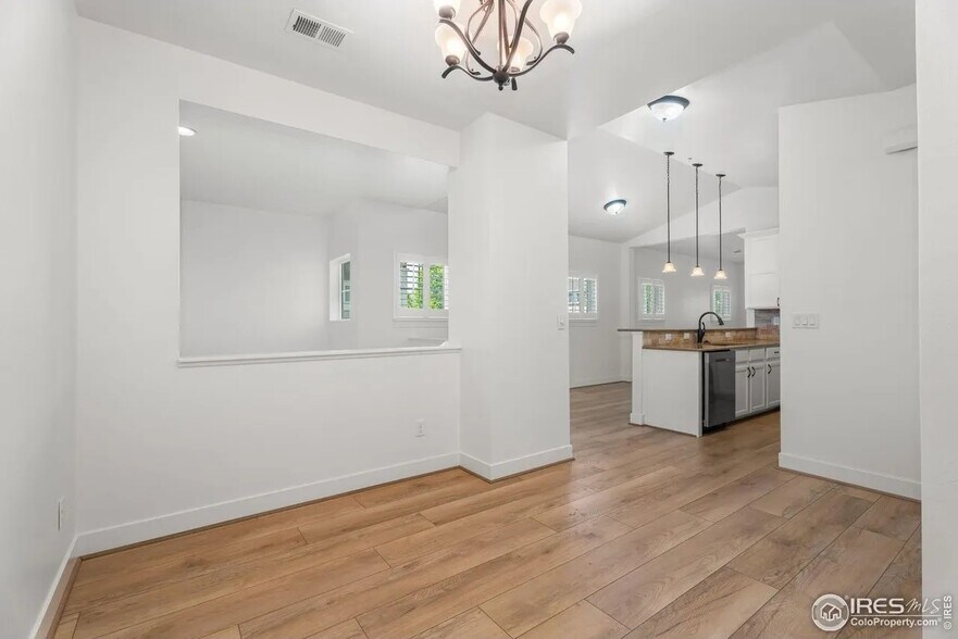 Building Photo - 5020 Cinquefoil Ln