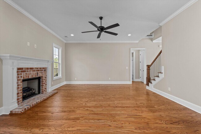 Building Photo - 565 River Oaks Ln