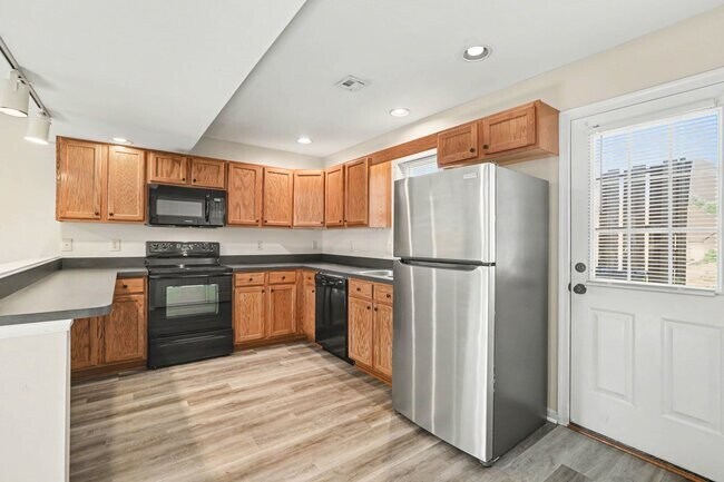 Building Photo - 122 S Timber Ct