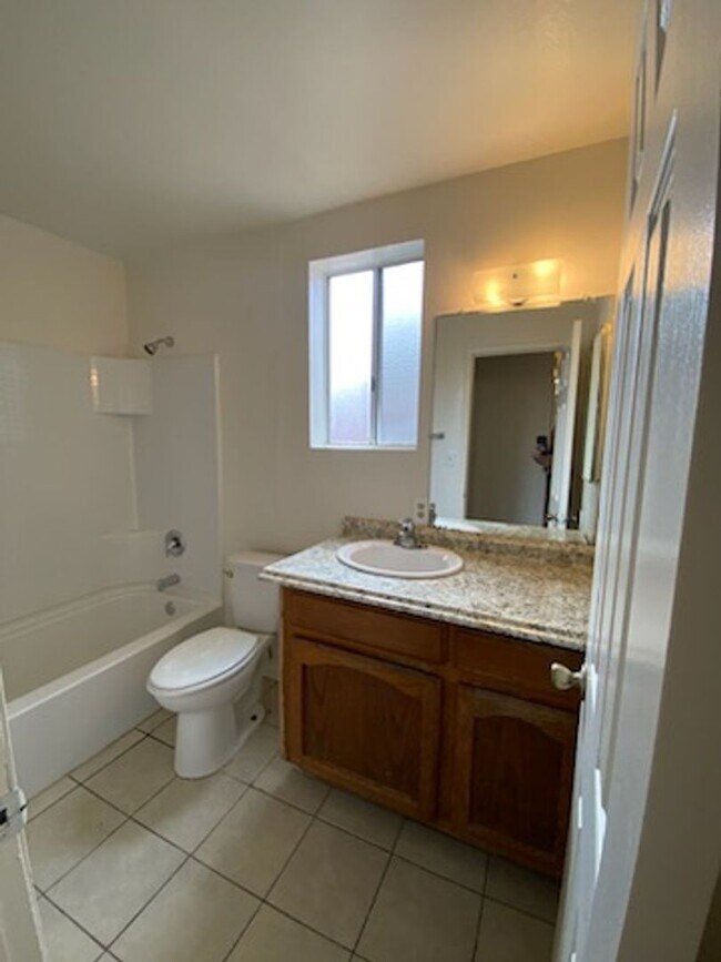 Building Photo - ora211