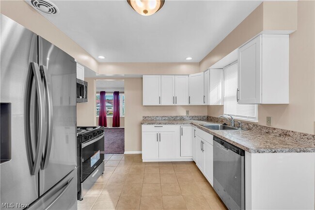 Building Photo - 9716 Alexander Rd