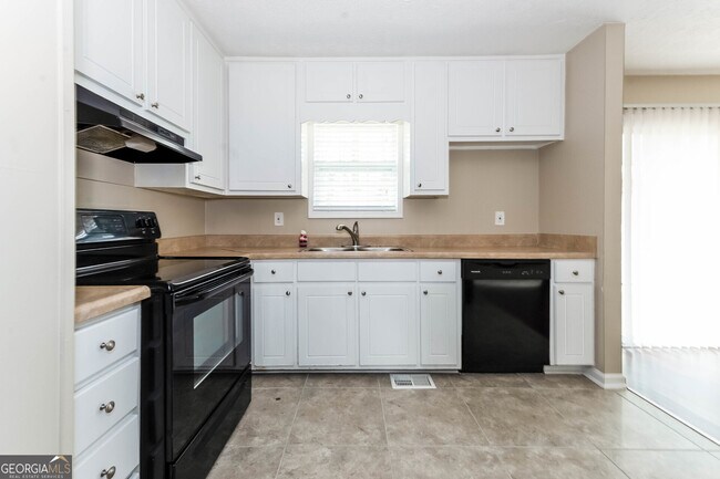 Building Photo - 2697 Heritage Ln