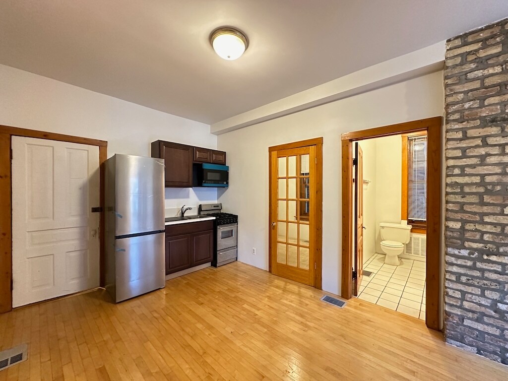 Building Photo - 1435 N Bosworth Ave