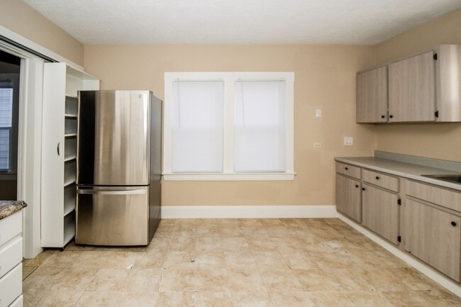 Building Photo - 3286 W 84th St