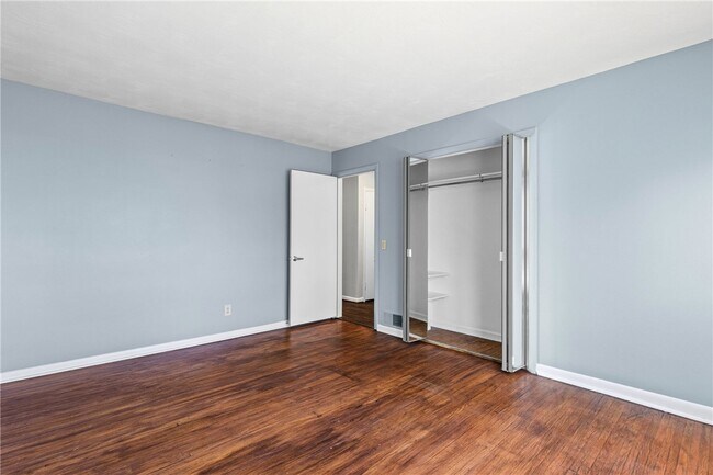 Building Photo - 130 Brooklawn Dr