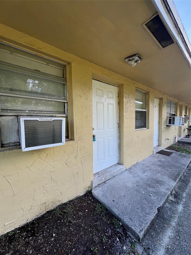 Building Photo - 437 NW 9th Ave