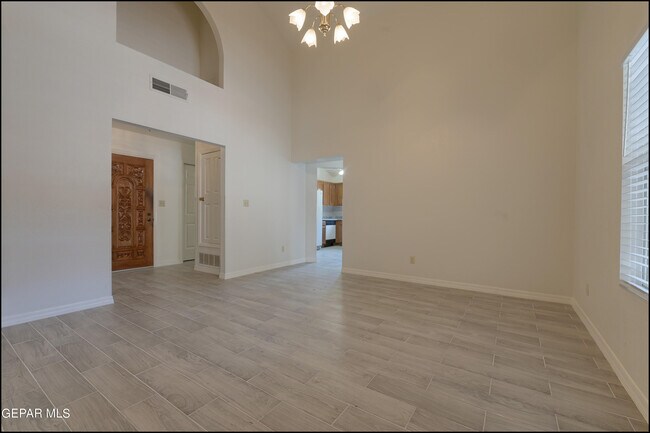 Building Photo - 129 Torrey Pines Dr