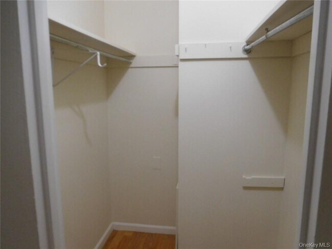 Building Photo - 2 Consulate Dr