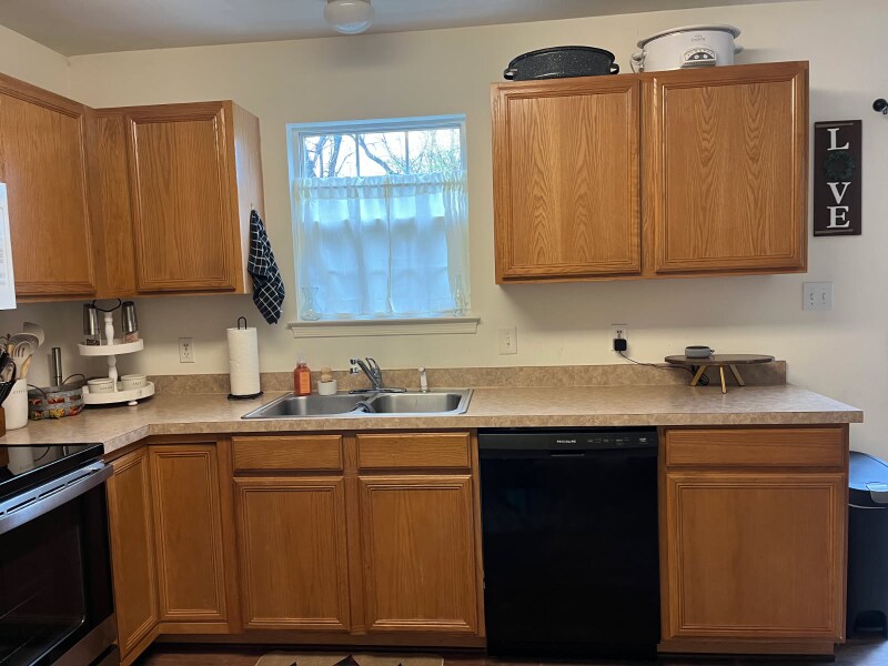 Building Photo - 390 Cherry St