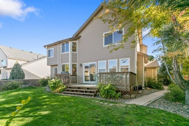 Building Photo - 829 W Sparrow Hawk Dr
