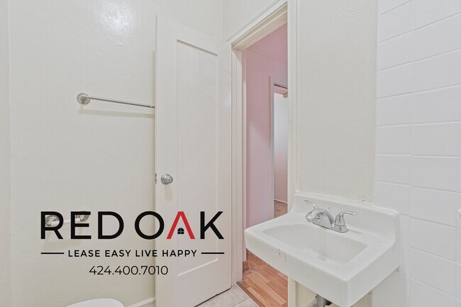 Building Photo - 400 S Kenmore Ave