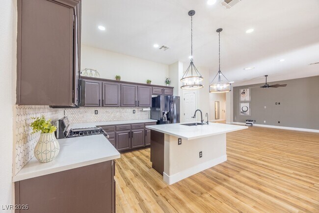 Building Photo - 8217 Cabin Springs Ave