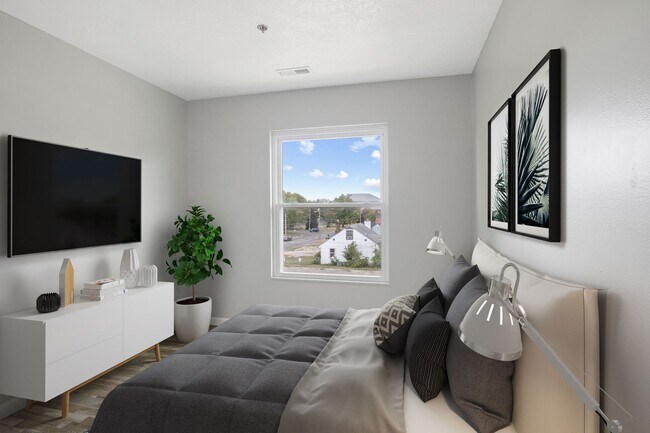 Building Photo - Fully Renovated!