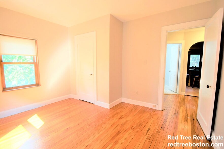 Building Photo - 9-11 Undine Rd. Unit 1