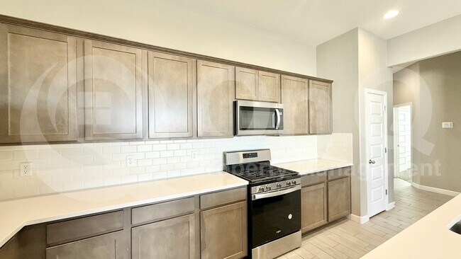 Building Photo - 40974 W Hillman Dr