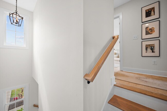 Building Photo - Modern 3 Bed on Nearly an Acre