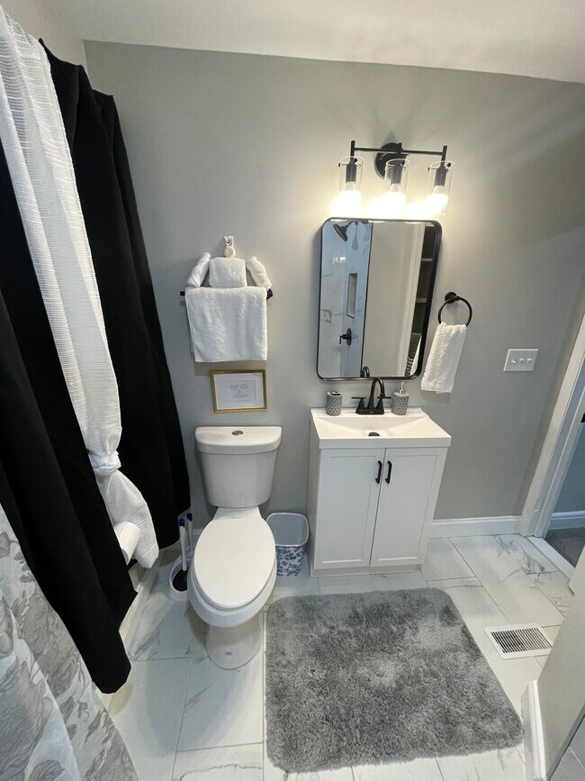 Building Photo - 8623 Willow Oak Rd