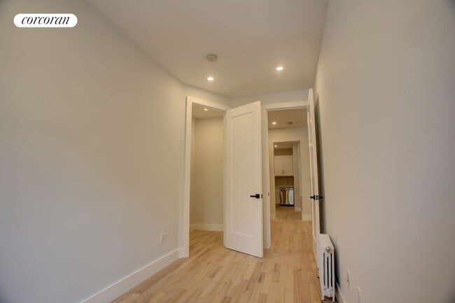 Building Photo - 206 W 96th St