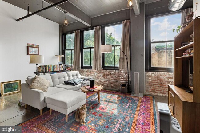 Building Photo - 1701 Tulip St