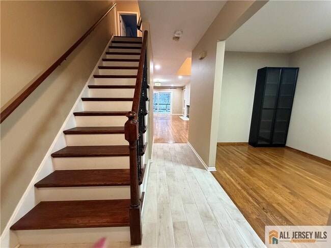 Building Photo - 41 Manor Dr