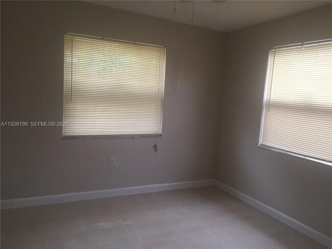 Building Photo - 4510 SW 38th St