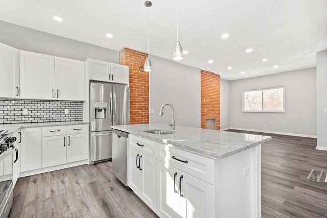 Building Photo - Stunning 4 bedroom home in Pittsburgh avai...