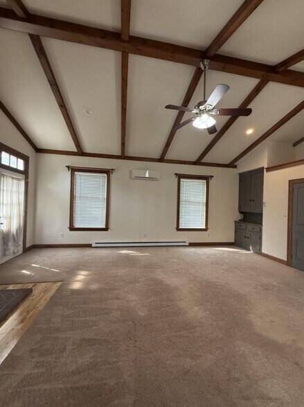 Building Photo - 405 Maple Ave