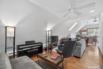 Building Photo - 245 Edwards St