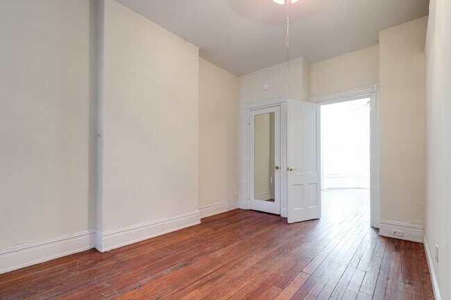 Building Photo - 1006 Park Ave