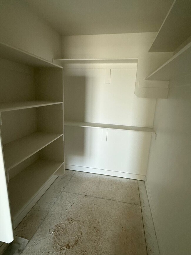 Building Photo - Half off first months rent - Beautiful new construction town home