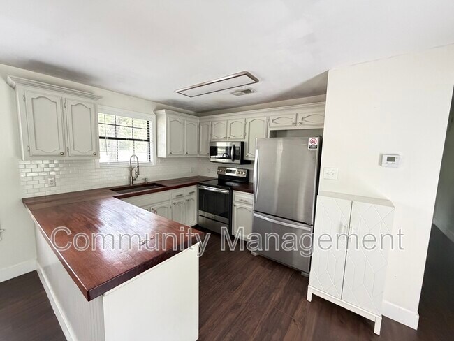 Building Photo - 11362 Cloverleaf Dr