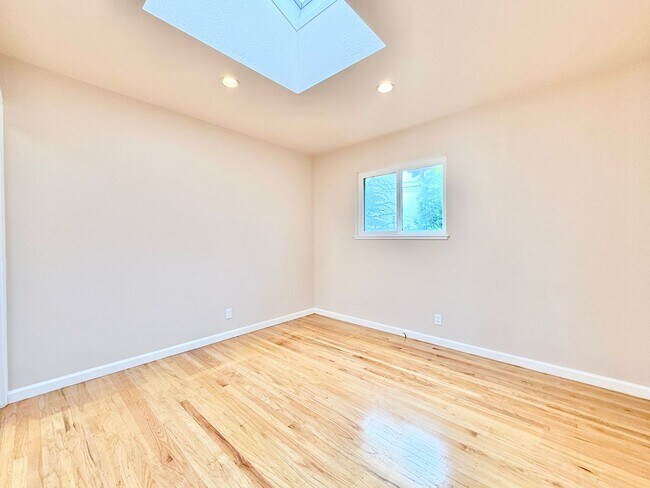 Building Photo - Renovated 3bed/2bath Linda Mar Rancher