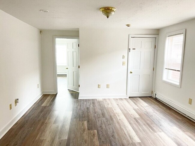 Building Photo - 28 Wyman St