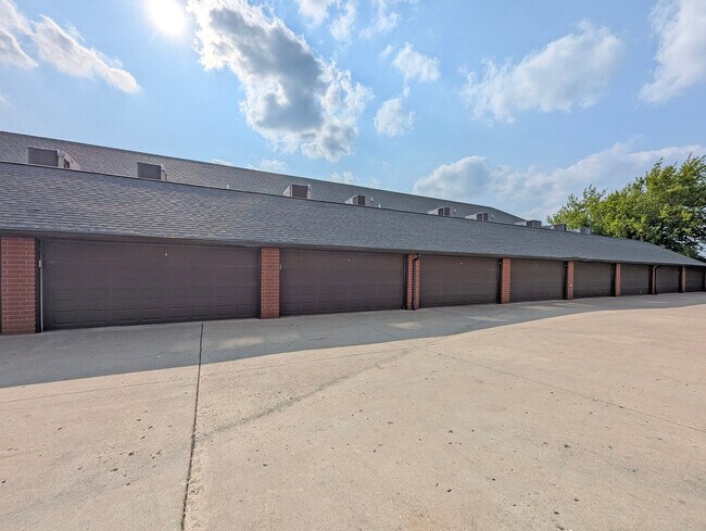Building Photo - 3370 W Brooke Ave