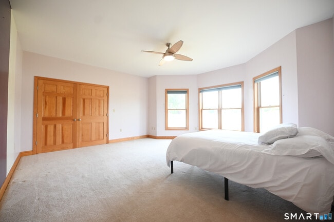 Building Photo - 19 Longview Dr