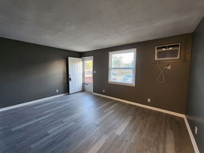 Primary Photo - 108 Tandy Dr