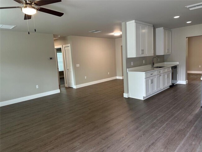 Building Photo - 1585 Jasmine Way
