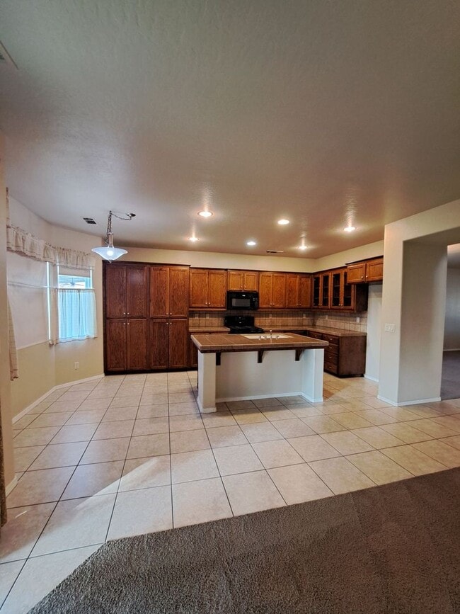 Building Photo - Spacious 2-Story Fresno Home with Bonus Room!