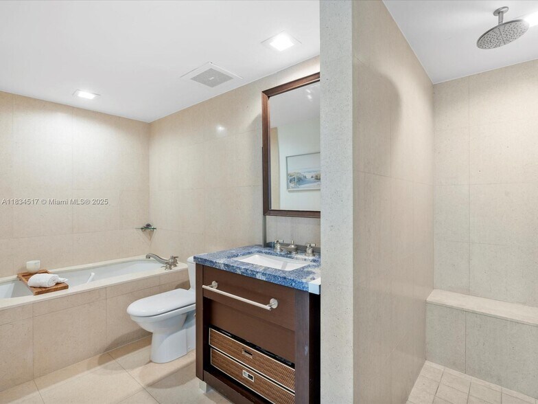 Building Photo - 6801 Collins Ave