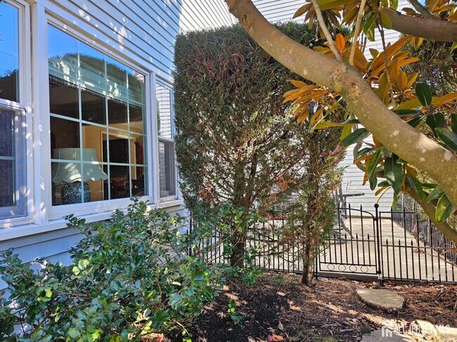 Building Photo - 663 Yorktown Ln