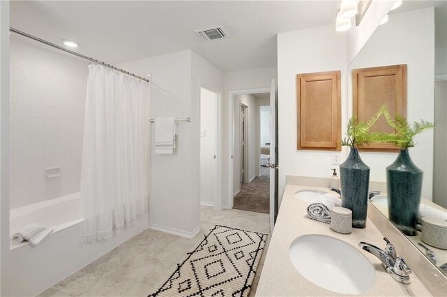 Building Photo - 808 Desaix Dr